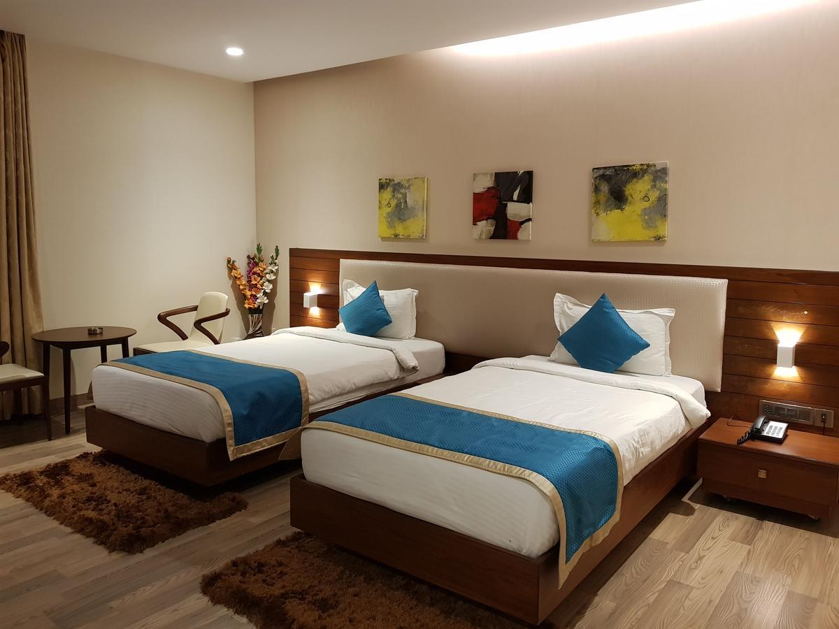 M Crown Hotel Shillong Exterior foto
